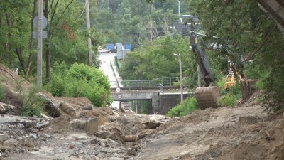 На Селянському узвозі у Дніпрі змило дорогу На Селянському узвозі у Дніпрі змило дорогу