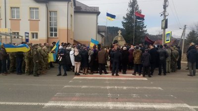 У Микуличині на Франківщині відкрили пам'ятник Героям Небесної Сотні У Микуличині на Франківщині відкрили пам'ятник Героям Небесної Сотні