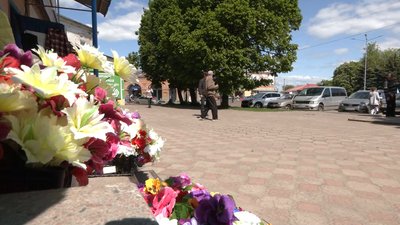 Продаж штучних квітів у Новгород-Сіверський громаді
