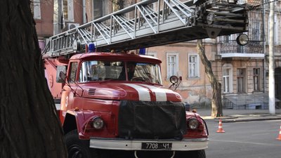 В Одесі горів підвал. До лікарні доставили чоловіка в тяжкому стані В Одесі горів підвал. До лікарні доставили чоловіка в тяжкому стані
