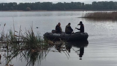 На Полтавщині з річки дістали тіло чоловіка На Полтавщині з річки дістали тіло чоловіка