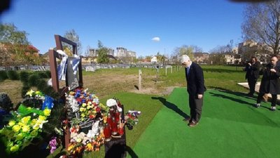 Президенти Чехії та Словаччини прибули до України Президенти Чехії та Словаччини прибули до України
