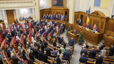 Весь рік були за крок від катастрофи. Експерти зробили політичні підсумки 2020