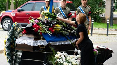 В Ужгороді попрощалися із полеглим на війні Юрієм Сакуличем В Ужгороді попрощалися із полеглим на війні Юрієм Сакуличем