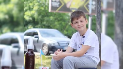 "Армії може допомагати будь-хто". У Львові школяр готує та продає квас аби допомогти ЗСУ "Армії може допомагати будь-хто". У Львові школяр готує та продає квас аби допомогти ЗСУ