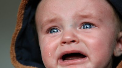 У Миколаєві до лікарні доставили 11-місячне немовля з синцями на тілі. Що кажуть лікарі