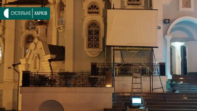 Екран для трансляції, об’яви про карантин: як діють обмеження у храмі на ХТЗ Екран для трансляції, об’яви про карантин: як діють обмеження у храмі на ХТЗ