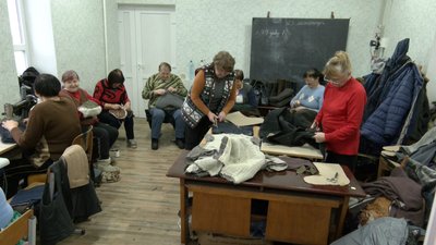 Пенсіонерки з Ківерців шиють бурки для військових Пенсіонерки з Ківерців шиють бурки для військових