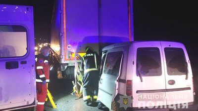 На Рівненщині авто із поліцейськими в'їхало у вантажівку. Загинула дільнична