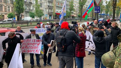 Під посольством Грузії у Києві мітингували прихильники Саакашвілі Під посольством Грузії у Києві мітингували прихильники Саакашвілі