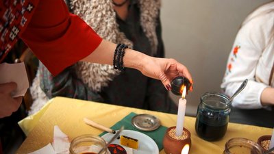 У Вінниці проводять безкоштовні майстер-класи з писанкарства У Вінниці проводять безкоштовні майстер-класи з писанкарства