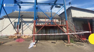 Впав із металевої бочки і загинув: на Житомирщині розслідують обставини смерті на підприємстві Впав із металевої бочки і загинув: на Житомирщині розслідують обставини смерті на підприємстві