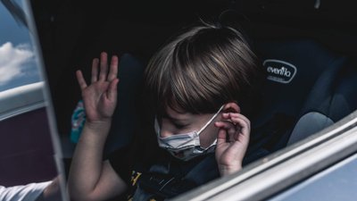Кабмін дозволив перевозити дітей на передньому сидінні автомобіля за однієї умови