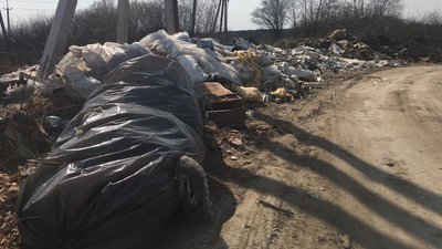 У Львові невідомі викинули будівельне сміття поблизу заказника "Білогорща"