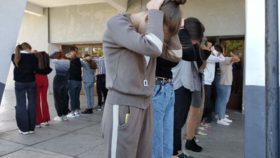 Грають актори, поліціянти, медики: у Херсоні відзняли фільм для молоді "Заручники" Грають актори, поліціянти, медики: у Херсоні відзняли фільм для молоді "Заручники"