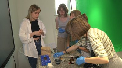 У Львові київські науковці, які врятувались з-під обстрілів, безкоштовно навчають дітей