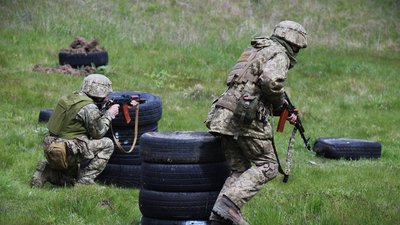 Українські військові