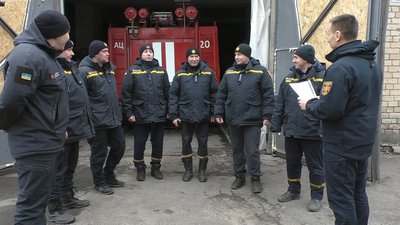 "Наші дівчата - стимул не осоромитися". Як працюють рятувальники в Оріхові