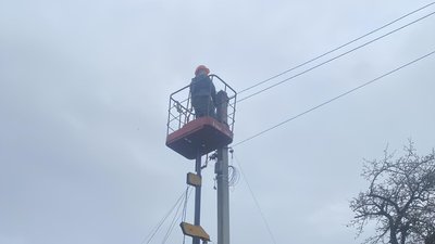 Рівнеобленерго відновлює світло після негоди 2-3 квітня 2024 року