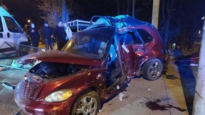 Зіткнувся з електроопорою: у Львові водій не впорався з керуванням