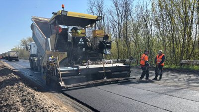 На Дніпропетровщині з початку року ліквідували майже 295 тисяч квадратних метрів ям: на яких ділянках тривають роботи