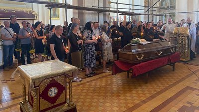 Прощання з загиблим внаслідок ракетної атаки Дмитром Сорочуком у Луцьку Прощання з загиблим внаслідок ракетної атаки Дмитром Сорочуком у Луцьку