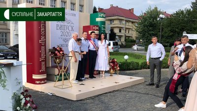 105 випускникам ужгородських шкіл вручили золоті та срібні медалі 105 випускникам ужгородських шкіл вручили золоті та срібні медалі