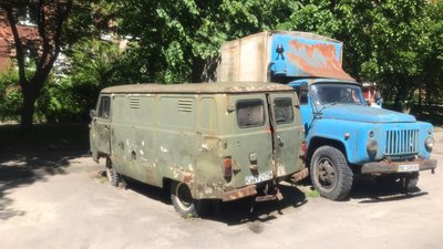Львівські вулиці очищають від покинутих автомобілів Львівські вулиці очищають від покинутих автомобілів