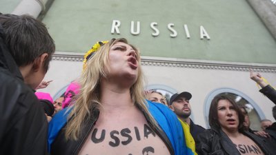 Єврокомісія рекомендувала припинити фінансування Венеційської бієнале через участь Росії