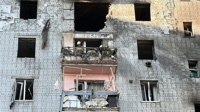 Пошкоджена багатоповерхівка у Смілі