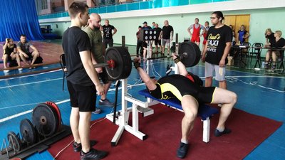 У Миколаєві військові, поліцейські, рятувальники та спецпризначенці змагалися у жимі лежачи У Миколаєві військові, поліцейські, рятувальники та спецпризначенці змагалися у жимі лежачи