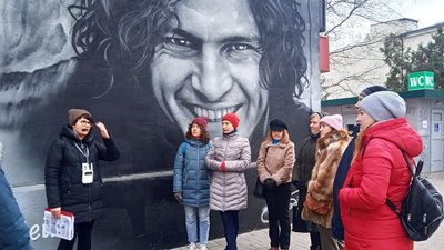 Олена бджола під час екскурсій в Херсоні