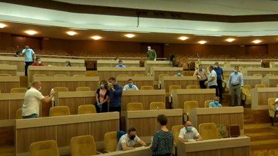 У Сумах через коронавірус сесія облради - в "особливому" режимі. Як це відбувається (фото) У Сумах через коронавірус сесія облради - в "особливому" режимі. Як це відбувається (фото)
