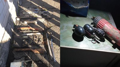 Фото поліції з місця обшуку. Вилучені предмети