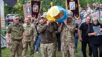 На Тернопільщині попрощалися з трьома військовослужбовцями