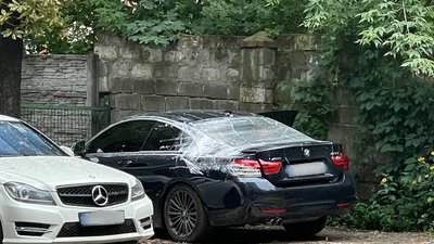 "Побило і машини, і дахи навіть позривало": у Дніпрі ліквідовують наслідки негоди