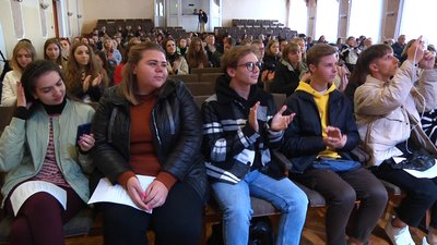 У Житомирі Марія Бурмака презентувала творчий проєкт "Улюблені класики" У Житомирі Марія Бурмака презентувала творчий проєкт "Улюблені класики"