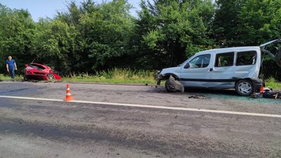 На Львівщині трапилось потрійне автозіткнення: 5 людей травмовані