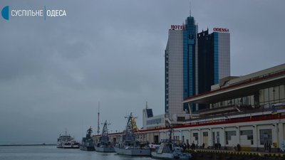 Гаубиці, бронеавтомобілі та ракетні установки: в Одесі відкрили виставку техніки ЗСУ Гаубиці, бронеавтомобілі та ракетні установки: в Одесі відкрили виставку техніки ЗСУ