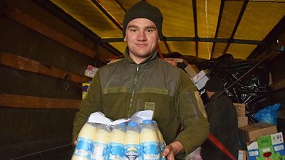 Військовослужбовці в зоні ООС отримали понад 20 тонн новорічних подарунків від вінничан Військовослужбовці в зоні ООС отримали понад 20 тонн новорічних подарунків від вінничан
