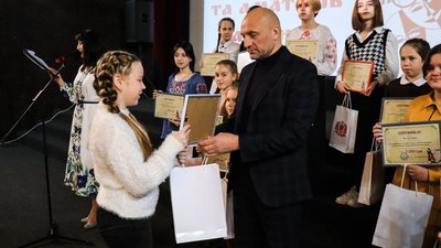 У Черкасах 26 дітей отримали стипендії від міського голови У Черкасах 26 дітей отримали стипендії від міського голови