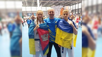 Каратисти на змаганнях у Європі разом з тренером