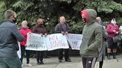 Жителі Кирило-Ганнівки пікетують у Полтаві проти приєднання до Зіньківської громади Жителі Кирило-Ганнівки пікетують у Полтаві проти приєднання до Зіньківської громади