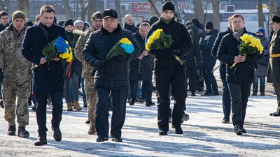 Дніпропетровщині вшановують пам'ять Героїв Небесної Сотні (ФОТОРЕПОРТАЖ) Дніпропетровщині вшановують пам'ять Героїв Небесної Сотні (ФОТОРЕПОРТАЖ)
