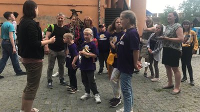 У Луцьку під час мистецького фестивалю перевіряли доступність замку для людей з інвалідністю У Луцьку під час мистецького фестивалю перевіряли доступність замку для людей з інвалідністю