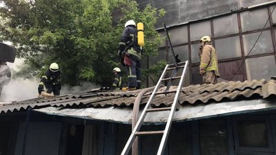 В Одесі горіла літня кухня В Одесі горіла літня кухня