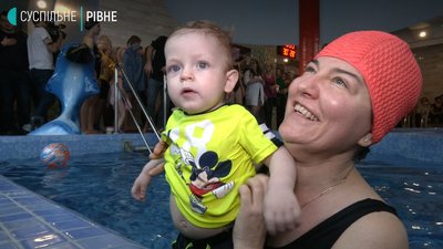 Від 2-х місяців до 3-х років: у Рівному відбувся турнір з плавання серед немовлят Від 2-х місяців до 3-х років: у Рівному відбувся турнір з плавання серед немовлят
