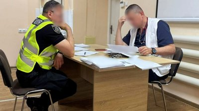 Службова недбалість, лікарня, екскерівник, переплата за електроенергію, бюджетні кошти