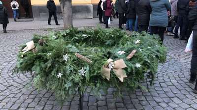 В Берегові запалили першу на Закарпатті новорічну ялинку