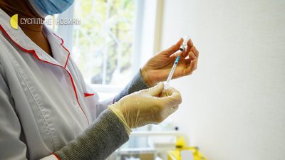 Уряд визначив компанію Crown Agents, як закупника COVID-вакцин для України за кредитні кошти